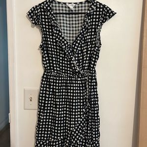 Arizona black short sleeve wrap gingham dress